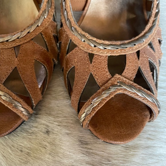New‎ York Transit Hilary Camel Napa PU Peep Toe Heels Cutout Detail Size 7M - Picture 7 of 7